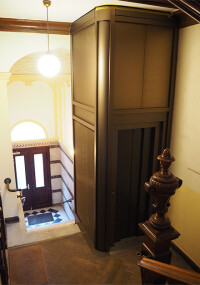 Ein Kone-Aufzug für den Altbau im Stil der Gründerzeit
