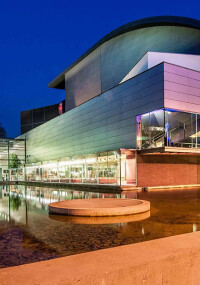 IP-basiertes Praesensa Beschallungs- und Sprachalarmsystem für das Orpheus Theater