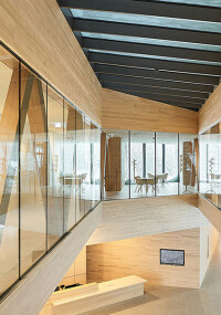 Spitzwinklige Brandschutz-Ganzglaswände im Nationalparkzentrum Ruhestein