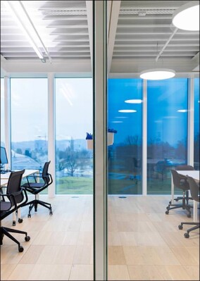 Literaturstudie: Elektrochromes Glas kann Kühlbedarf reduzieren