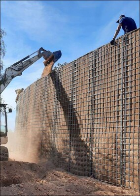 Vier Meter hohe, besonders nachhaltige „Rau-Klimawand“ schützt Finca auf Mallorca