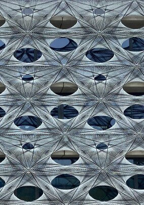 Echt gesponnen: Textile Fassade aus gewickelten Fasern, fixiert mit Kunststoffharz von Covestro