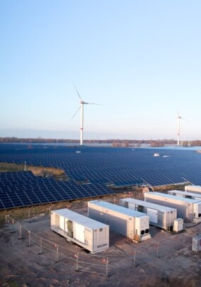 Inbetriebnahme des ersten Photovoltaik-Speicher-Projektes von Enerparc 