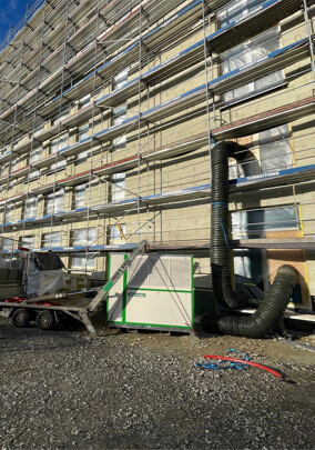 Auf der Baustelle Heizen und Kühlen mit mobilen Wärmepumpen
