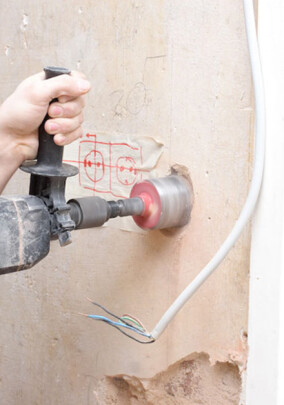 Initiative Elektro+: Bei Sanierungen ausreichend Leerrohre für Elektroinstallation einplanen