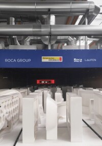 Roca Gruppe betreibt ersten CO₂-freien Tunnelofen für Sanitärkeramik