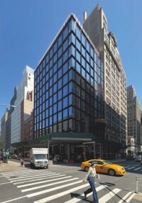 Moeding kombiniert Keramikrahmen mit Glasfassade in Manhattan