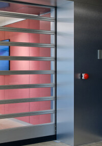 Efaflex Schnelllauf-Spiraltor als Raumteiler eingesetzt