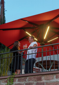 Online-Konfigurator von Caravita unterstützt bei individueller Sonnenschirmgestaltung