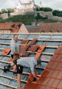 Kloster Würzburg: Erste PV-Anlage auf einem Großdenkmal in Bayern