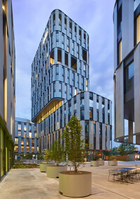 Münchner Optineo mit abwechselnd konvexen und konkaven Glaselementen