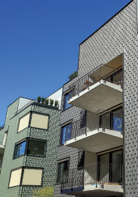 VMZINC Schindeln sorgen für Lichtspiel an Züricher Wohnhäusern