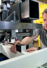 Statikprüfungen für Pfosten-Riegel-Verbinder und Glasauflager durch die ift Rosenheim GmbH