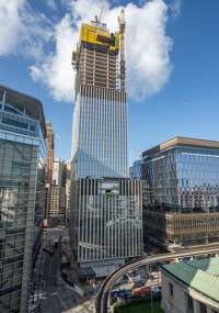 Selbstkletternde Schalungs- und Arbeitsplattformen beim Bau des Hudson’s Site Tower in Detroit