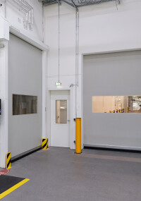 Druckstabile Tore von Efaflex für die Produktion sicherer Primärpackmittel 