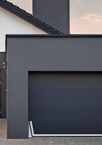 AquaLOCK Sektionaltor bietet Schutz vor Hochwasser und Starkregen