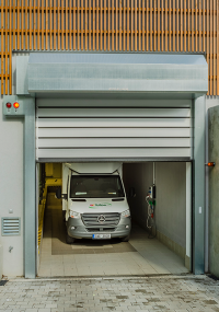 Isoliertes Schnelllauftor für Blumengroßhändler Tulipa Praha