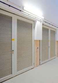 System Schröders Türen mit Lamellenlüftungen und Einbruchschutzklasse RC4