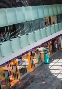 Design und Brandschutz mit Pivot-Türen beim Erweiterungsbau des Züricher Flughafens