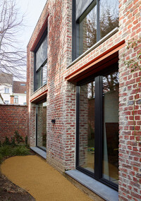 Stadthaussanierung mit Fensterlüftung Invisivent AIR Light und subtilem Sonnenschutz von Renson