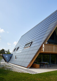 Neues ästhetisches Indach-Solarsystem à la Swisspearl