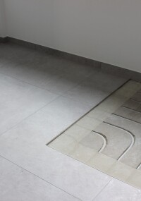 Schütz: Neuer Showroom für energieeffiziente Systeme zur Altbau-Flächentemperierung 