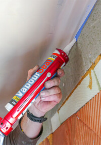 Soudal stellt neues Sortiment für Flach- und Steildächer vor