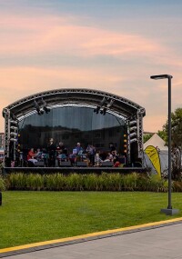 WE-EF erweitert Mastleuchten-Serie um nachhaltige Solarlösungen