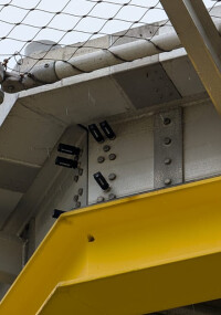 Fischer testet Sensorschrauben auf Offshore-Plattform in der Nordsee