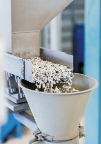 Veka: Abholservice zum Recycling alter Fenster