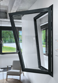 Beschleunigtes Prüfverfahren bei Roto FFT: Drehkipp-Beschläge für Alufenster mit spitzen und stumpfen Winkeln