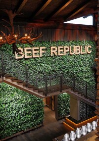 Preisgekrönte Wandbegrünung im Timberjacks Köln