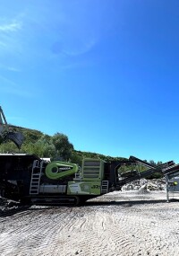 Neuer Backenbrecher für Betonrecycling von Mesda