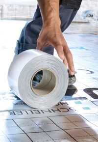 Knaufs neue Abdichtungsbahn Luzi Sprint für den Bodenbereich