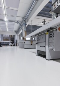 StoCretec: Neuer seidenmatter Wasserlack für Gewerbe und Industrie