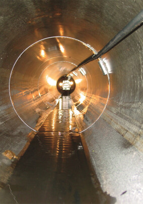 Fast-Technik der Fast Opticom AG nutzt bestehende Abwasserkanäle zur Glasfaserverlegung