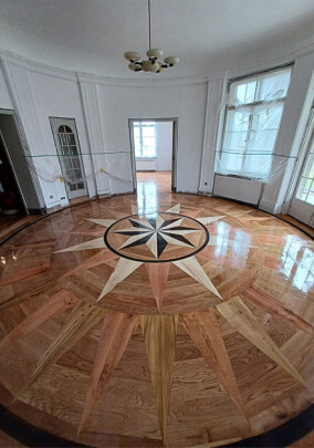 Pallmann: Parkettboden nach alten Postkarten restauriert