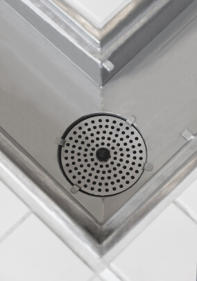 Entwässerungstechnologie von ACO Haustechnik im Sportbad Neckarpark