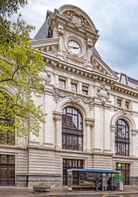 Modernisierte Sicherheit: GEZE Brandschutzlösungen im historischen Bahnhof Montreux