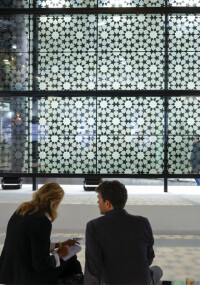 Arnold Glas, LamiPress und VideowindoW.io zeigen dynamisches Blendschutzglas