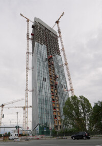 Fischers Befestigungs-Kompetenz für den Estrel Tower in Berlin