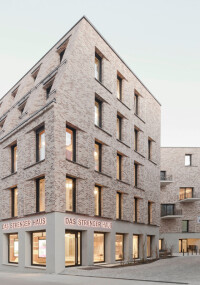 Sto: Neubau in Ludwigsburg mit schräger, verklinkerter Fassade