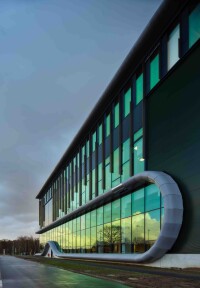 Textilfassade für Logistikzentrum in Dorsten: SFS liefert Befestiger