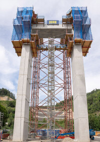 Bau der Neckartalbrücke B 32 bei Horb mit hohen bautechnischen Herausforderungen