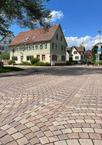 Segmentbogenpflaster schafft optische Aufwertung und Verkehrsberuhigung in Michelstadt
