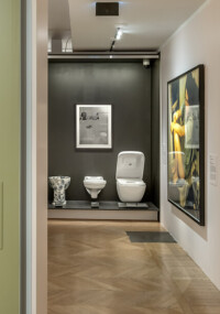 Dusch-WC von Toto als Teil der Ausstellung im Musée des Arts Décoratifs in Paris