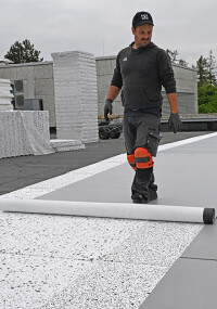 Dachsanierung des Wasserwerks Jägersburg mit selbstklebender Dachbahn