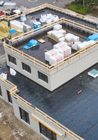 Nachhaltiger Kita-Neubau in Hilden: Holzbauweise, Gründach und Photovoltaik vereint