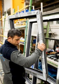 VEKA Feinstruktur: Moderne Fenstertechnik für Studierenden-Wohnheim