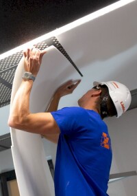 Knauf: Neues Akustiksystem „Cleaneo Klett” für Decken und Wände